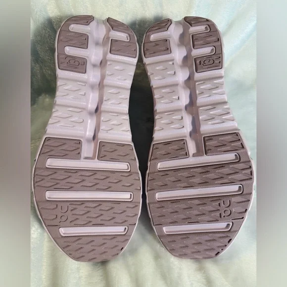 On Cloudtilt Womwn’s Running Shoe - Picture 15 of 15